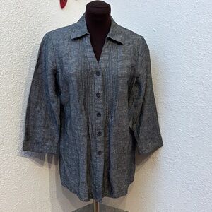 Harve Benard gray button-up long sleeve collard blouse. Size S.